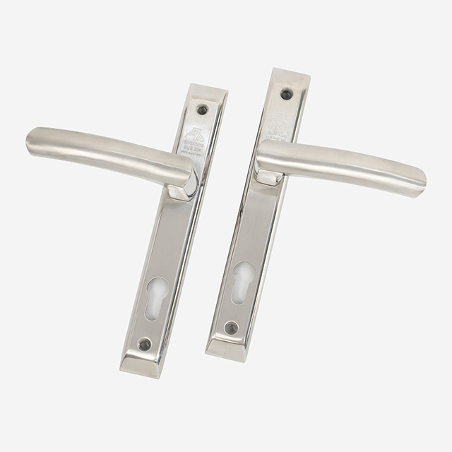 Tay-nam-cua-nhom-kinh